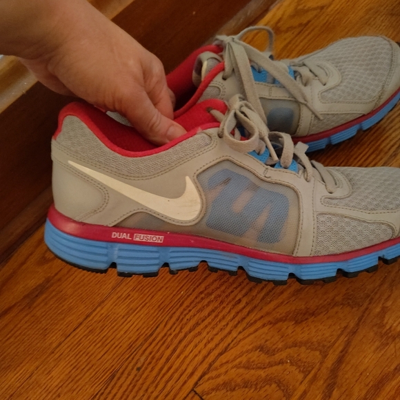 Nike Lt. Gray w/Pink & Blue Details Women's US Size 8.5 - Picture 4 of 9